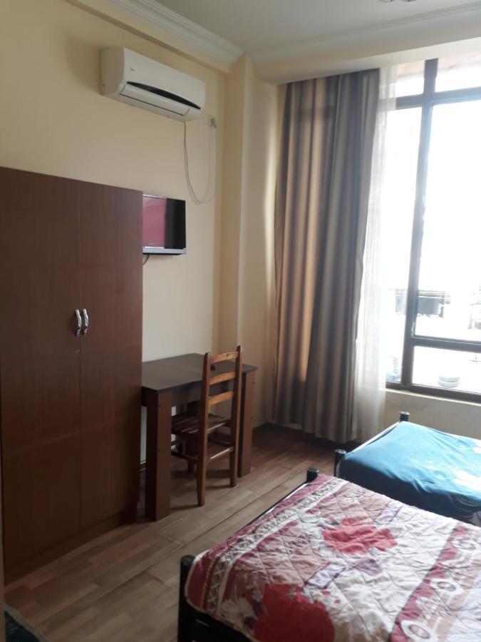 Hotel George Dom Batumi Esterno foto