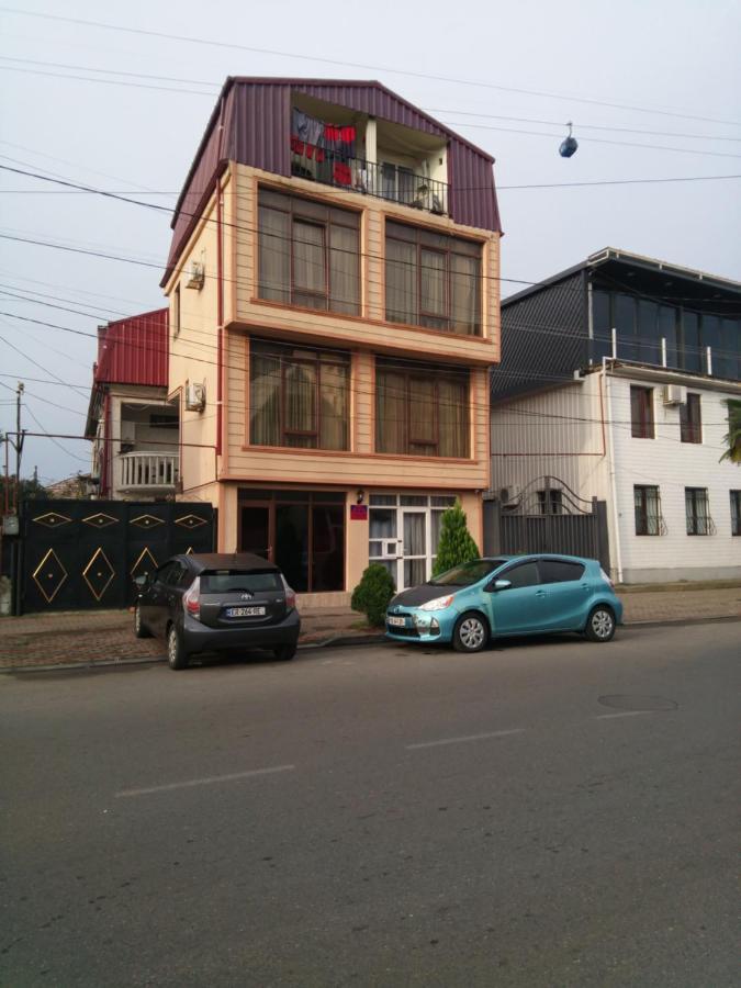 Hotel George Dom Batumi Esterno foto